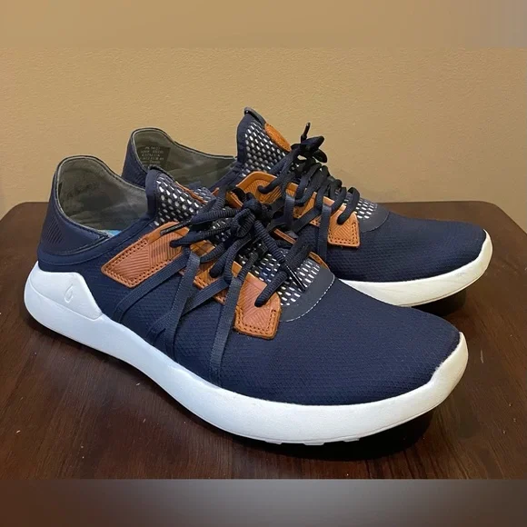 OluKai Navy Blue and White Golf Shoes Manele Men main image 4